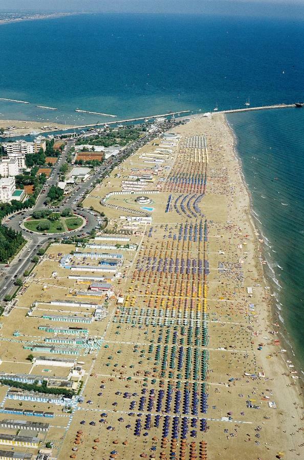 Jammin' Beach Hotel Rimini Exteriör bild